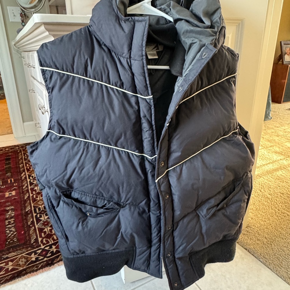 EMS Hooded Puffer Vest Women’s XL